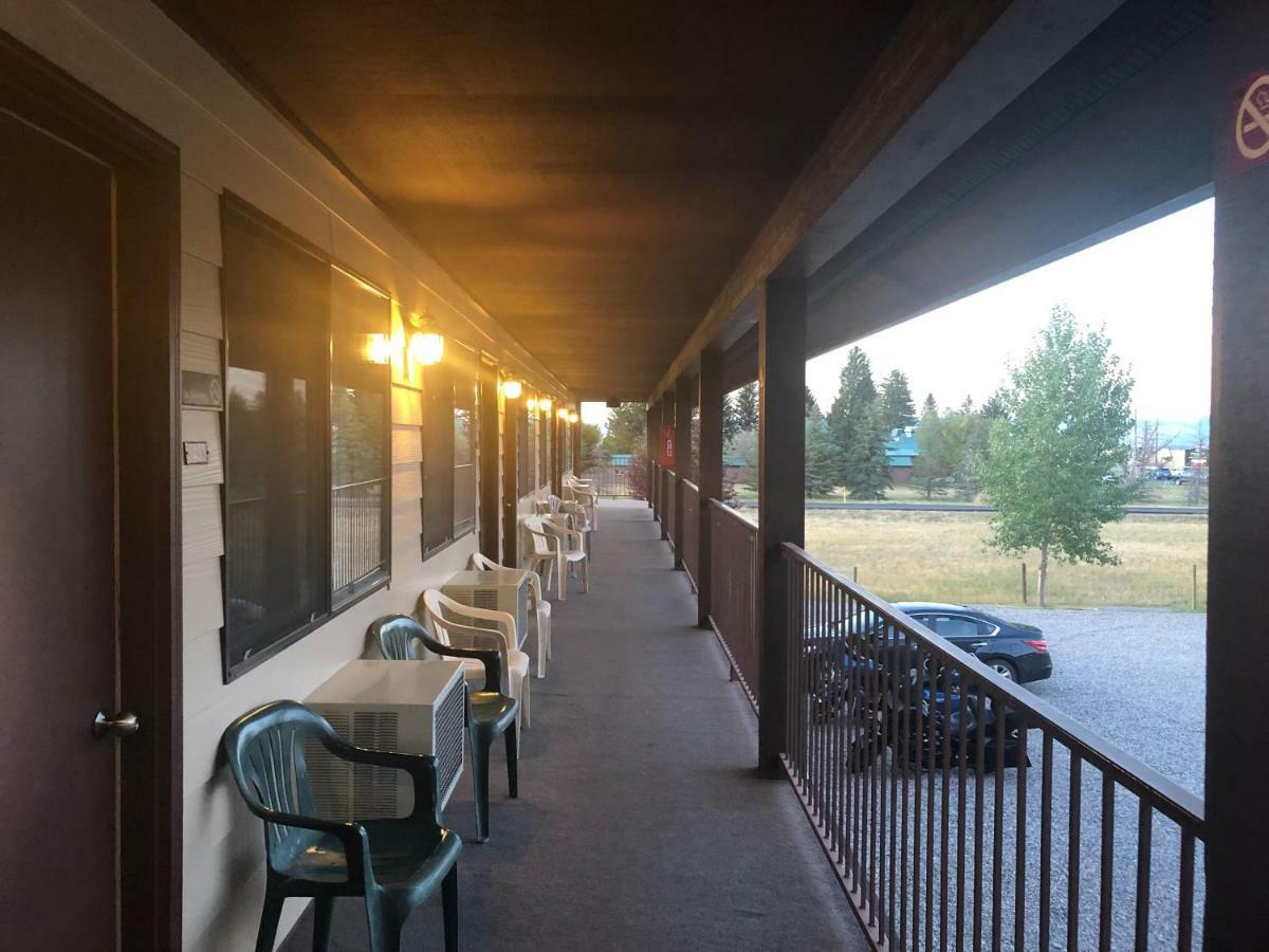 Red Bear Inn Енис Екстериор снимка